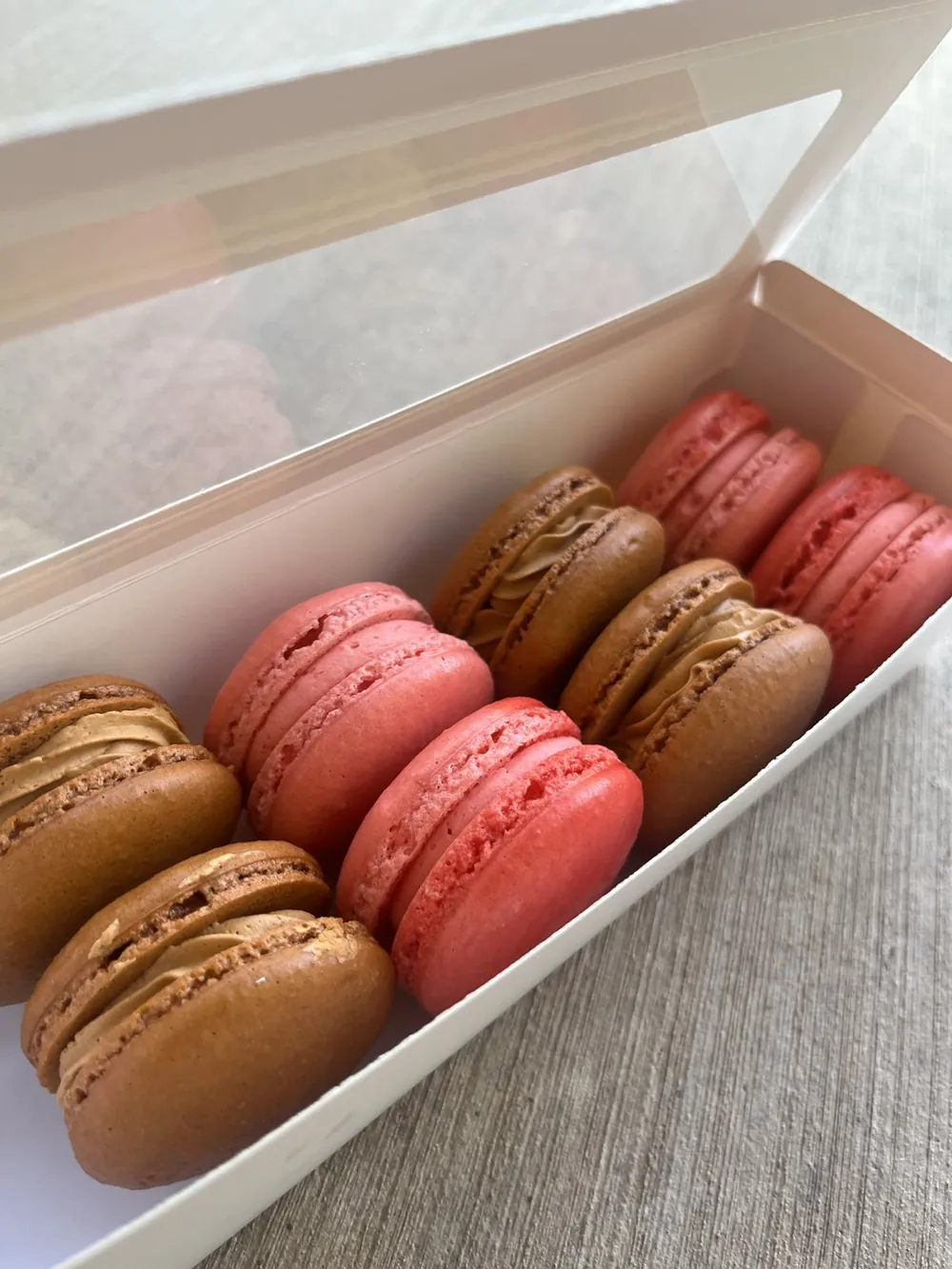 Individual macaron favor box